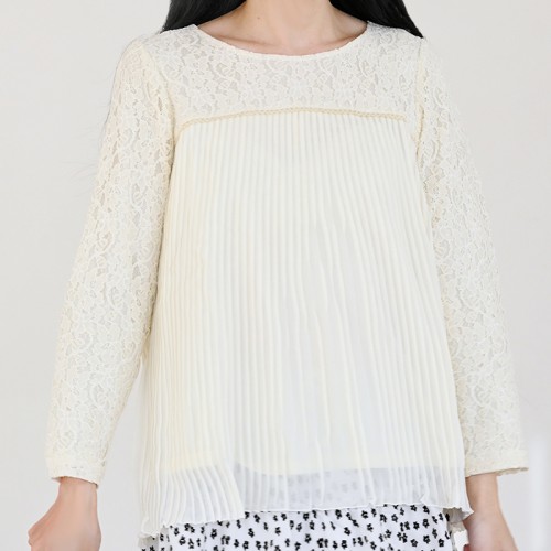 伸縮ばつぐん 清楚系のドレープトップス アイボリー 長袖