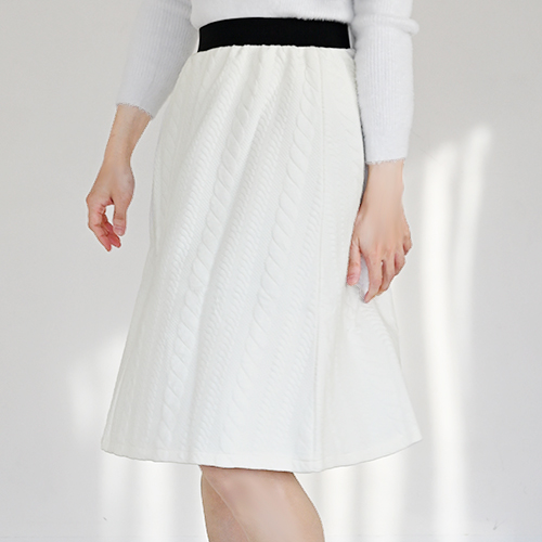 超伸縮!!  上質生地の 清楚な膝丈スカート　アイボリー